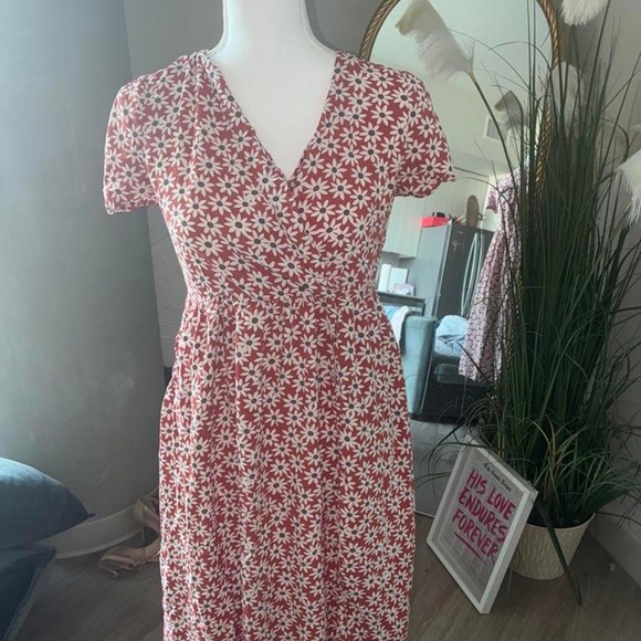 Madewell Dresses & Skirts - Madewll Red floral midi dress with button-up front and V-neckline